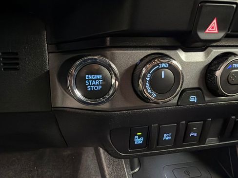 Used 2020 Toyota Tacoma TRD Sport w/ TRD Premium Sport Package AWD/4WD image 20