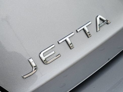 Used 2024 Volkswagen Jetta SE FWD image 9