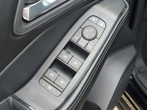 Used 2024 Nissan Rogue SV image 10