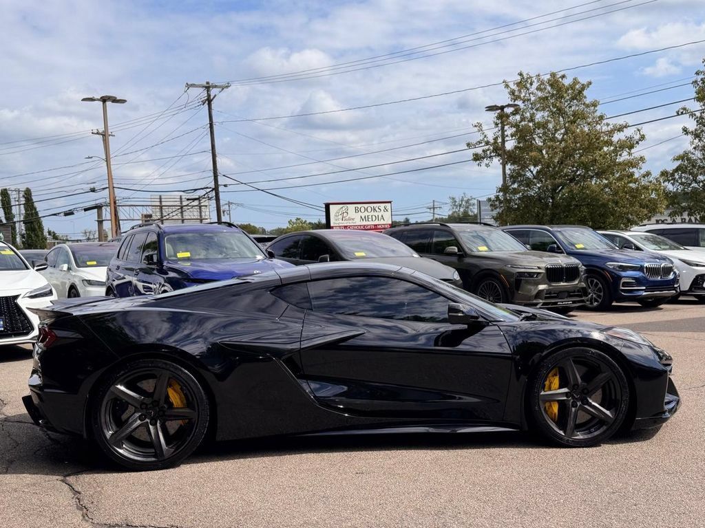 Used 2025 Chevrolet Corvette Z06 w/ Stealth Interior Trim Package RWD image 7