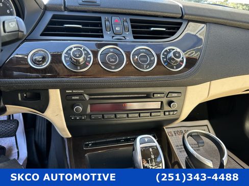 Used 2010 BMW Z4 sDrive35i image 17