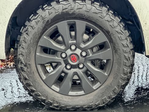 Used 2014 Toyota Sequoia Platinum image 28