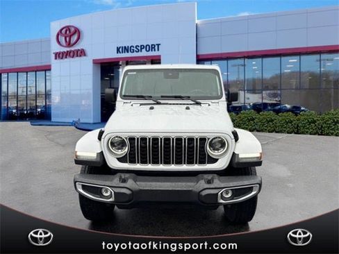 Used 2024 Jeep Wrangler Sahara image 8