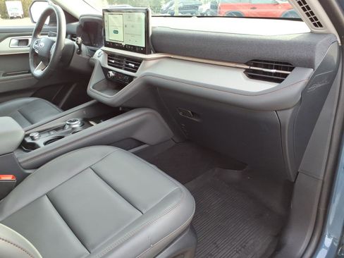 Used 2025 Ford Explorer Active w/ Active Comfort Package image 9