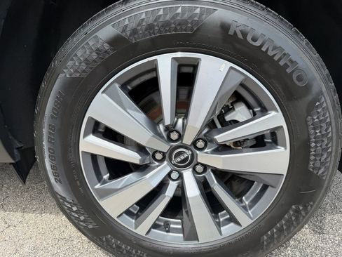 Used 2023 Nissan Pathfinder SL w/ Black Appearance Package AWD/4WD image 31