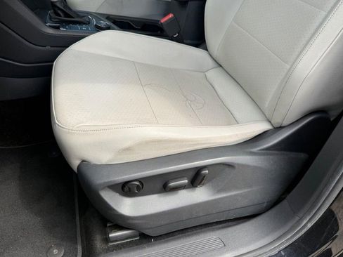 Used 2018 Volkswagen Tiguan SE AWD/4WD image 26