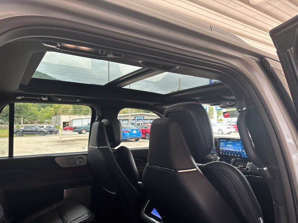 Used 2024 Lincoln Navigator Reserve AWD/4WD image 27
