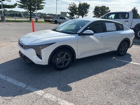Used 2025 Kia K4 FWD image 14