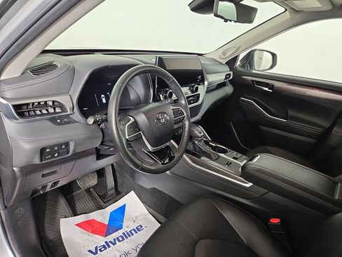 Used 2024 Toyota Highlander Platinum AWD/4WD image 15