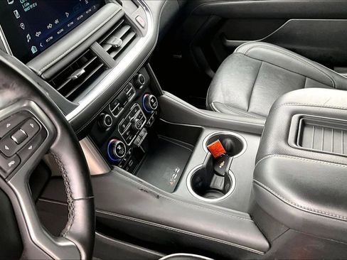 Used 2024 Chevrolet Suburban Premier image 17