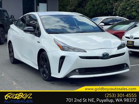 Used 2021 Toyota Prius FWD image 2