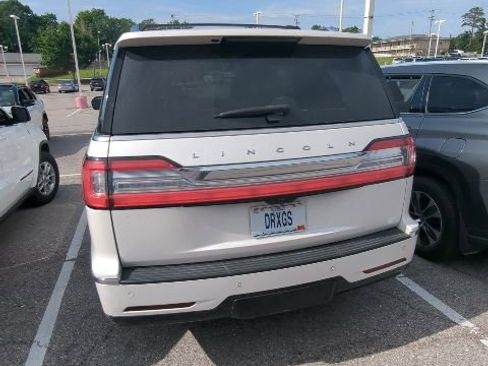 Used 2018 Lincoln Navigator Reserve w/ Technology Package AWD/4WD image 9