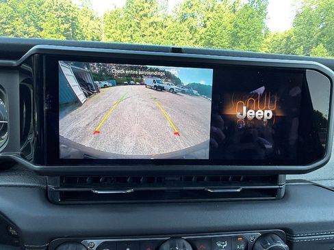 Used 2025 Jeep Wrangler Unlimited Sahara w/ Safety Group AWD/4WD image 34