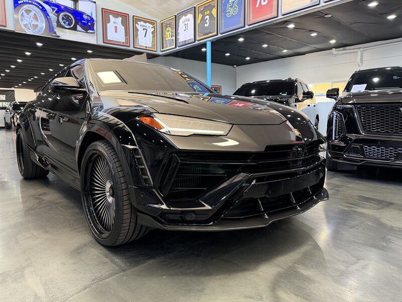 Used 2024 Lamborghini Urus S AWD/4WD image 3