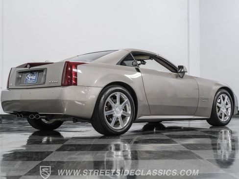 Used 2005 Cadillac XLR image 25