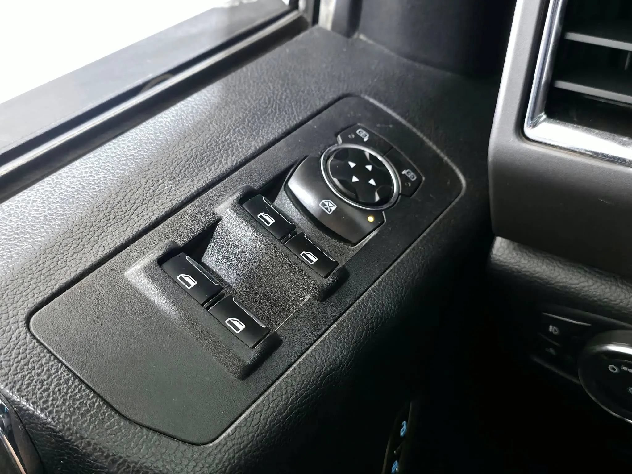 Used 2015 Ford F150 XLT w/ Equipment Group 301A Mid RWD image 26