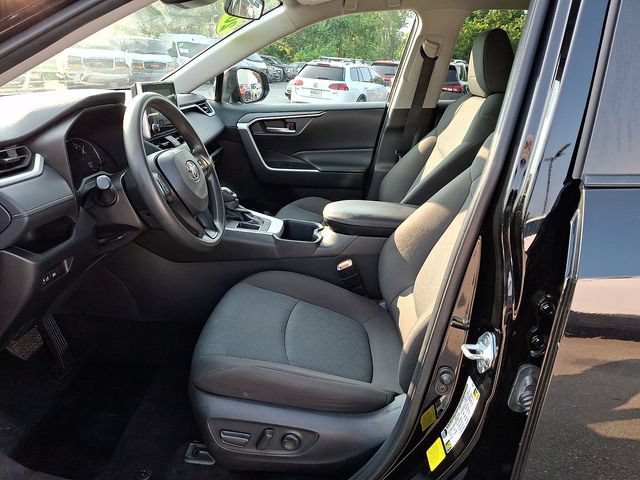 Used 2025 Toyota RAV4 XLE FWD image 14