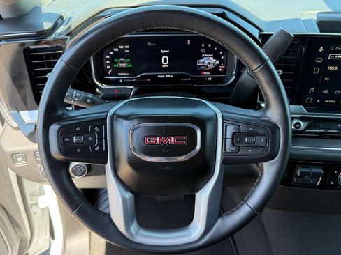 Used 2025 GMC Sierra 1500 SLT AWD/4WD image 14