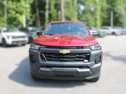 Used 2024 Chevrolet Colorado W/T w/ Technology Package RWD image 18
