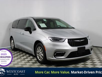 Used 2024 Chrysler Pacifica Touring-L