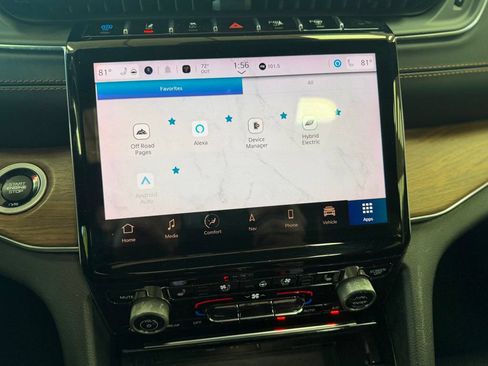 Used 2022 Jeep Grand Cherokee Summit w/ Luxury Tech Group V AWD/4WD image 31