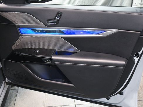 Used 2025 BMW 740i image 30