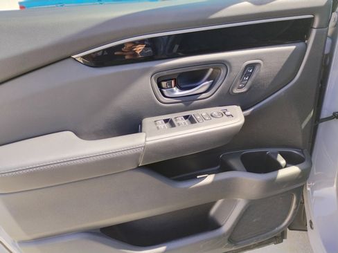 Certified 2025 Honda Pilot Touring image 32