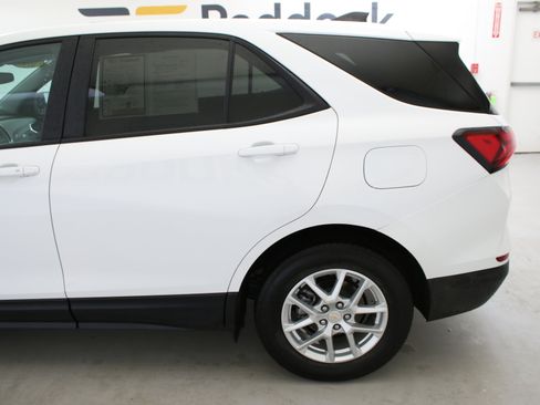 Used 2024 Chevrolet Equinox LS w/ LS Convenience Package image 6