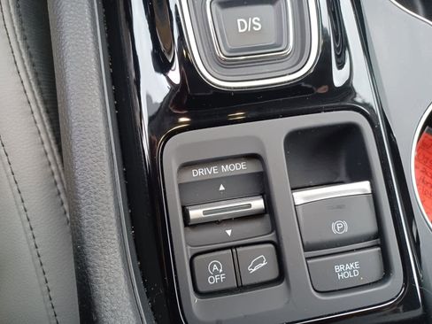 Used 2023 Honda Pilot Touring image 15