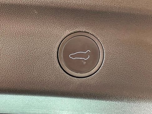 Used 2022 Tesla Model Y Performance image 19