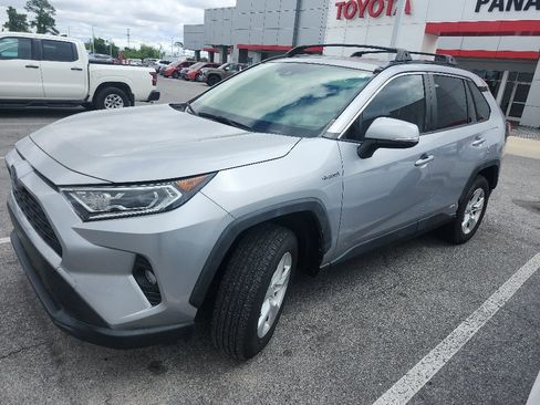 Used 2020 Toyota RAV4 XLE AWD/4WD image 12