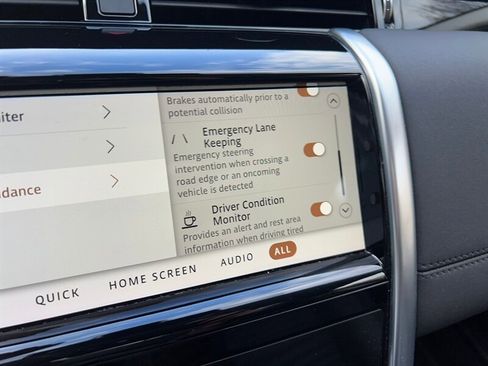 Used 2023 Land Rover Discovery Sport S image 37