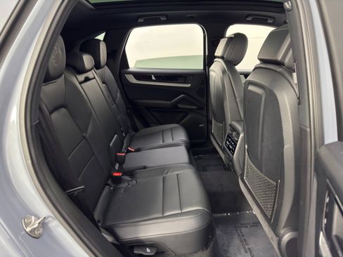 Used 2024 Porsche Cayenne image 44