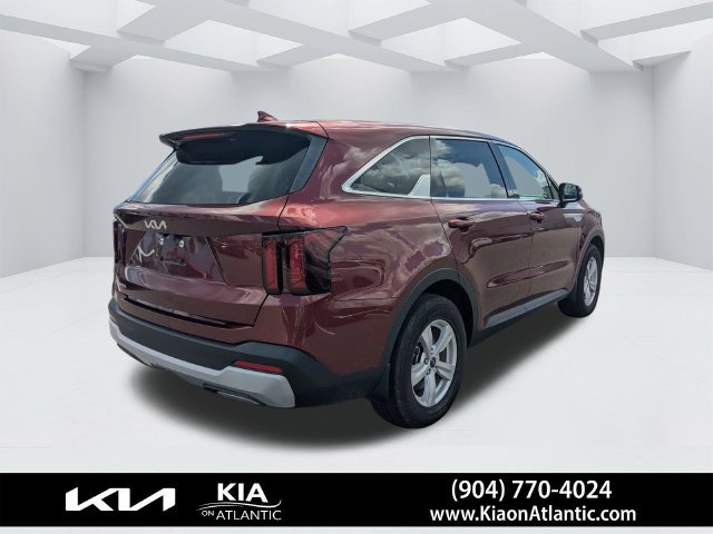Used 2025 Kia Sorento LX FWD image 3