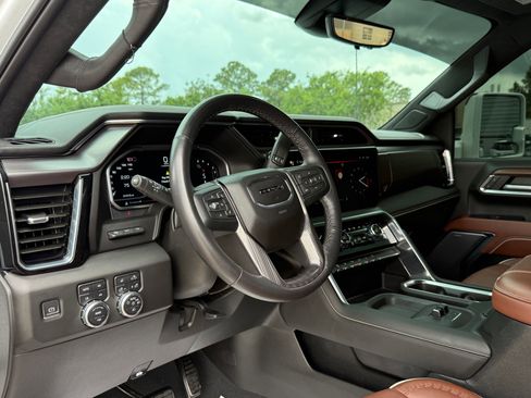 Used 2024 GMC Sierra 3500 Denali Ultimate image 4