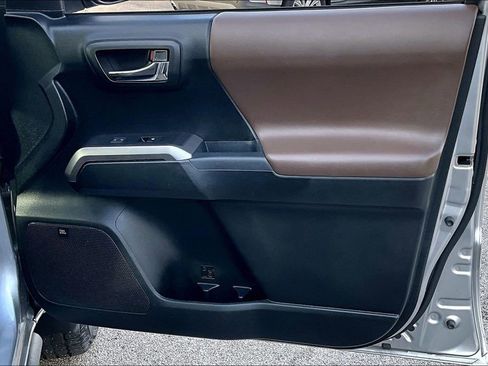 Used 2017 Toyota Tacoma Limited w/ Tow Package AWD/4WD image 25