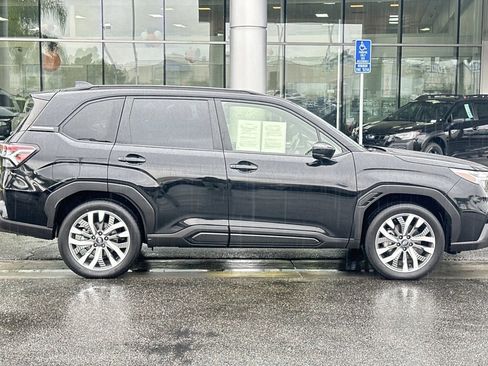 Used 2025 Subaru Forester Touring image 3