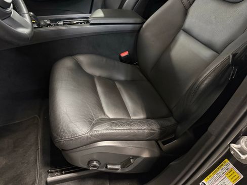 Used 2022 Volvo XC60 B5 Momentum w/ Climate Package image 37