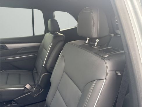 Used 2025 Buick Enclave Preferred image 14