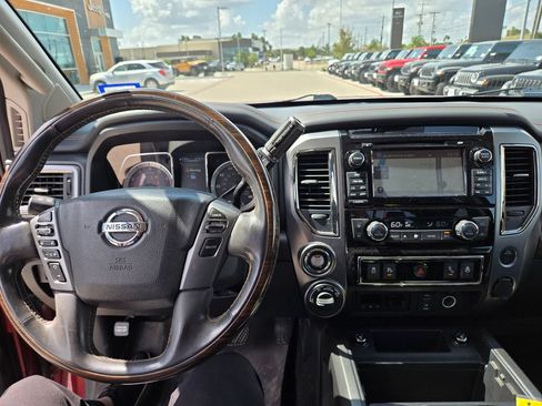 Used 2018 Nissan Titan Platinum Reserve AWD/4WD image 10