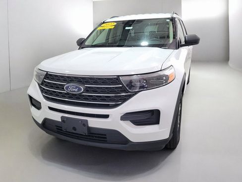 Used 2022 Ford Explorer XLT image 14