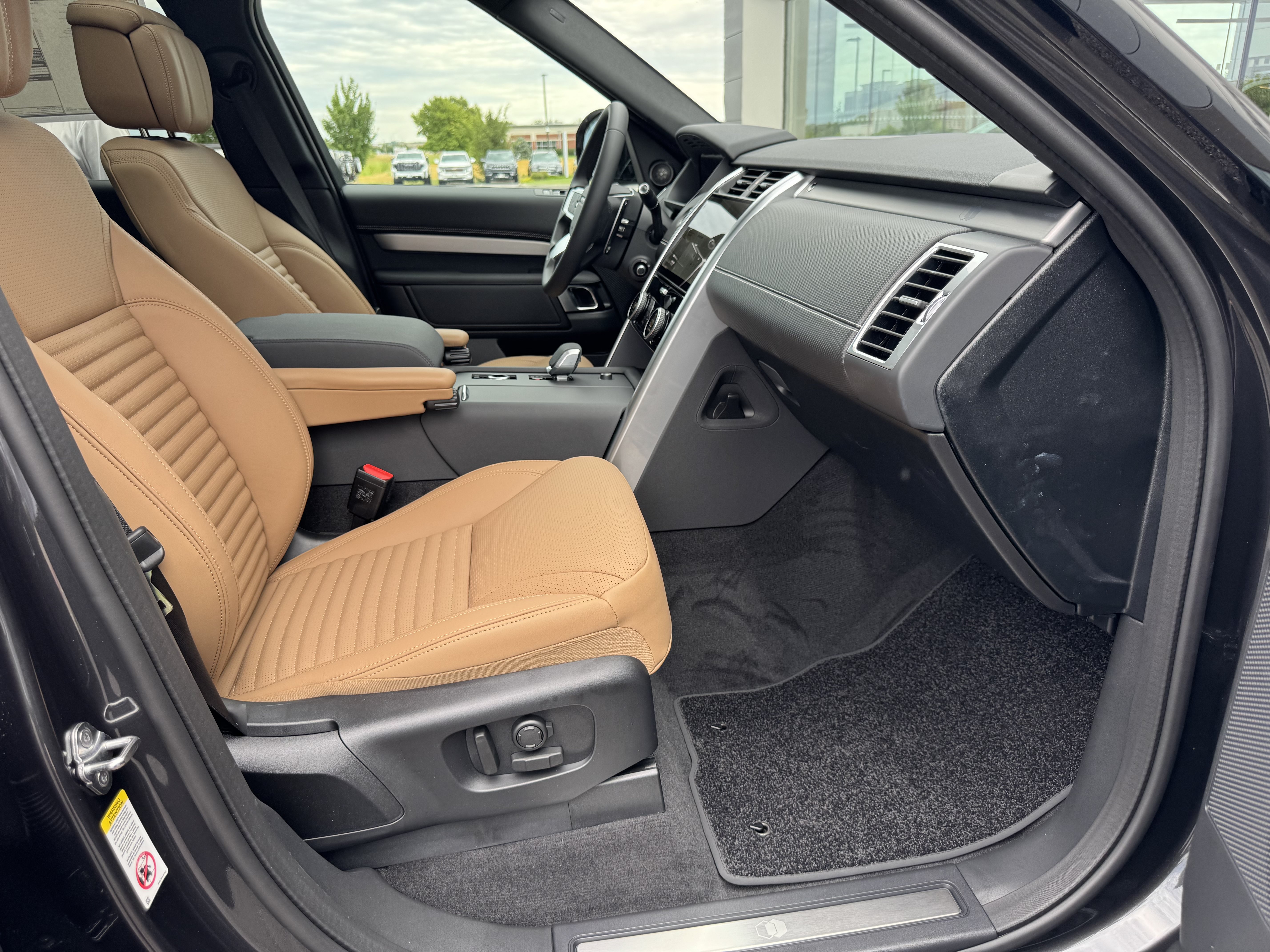 New 2026 Land Rover Discovery Limited Edition AWD/4WD image 3