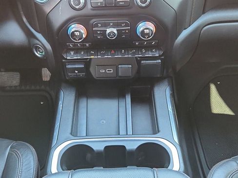 Used 2023 GMC Sierra 2500 AT4 w/ AT4 Preferred Package image 11