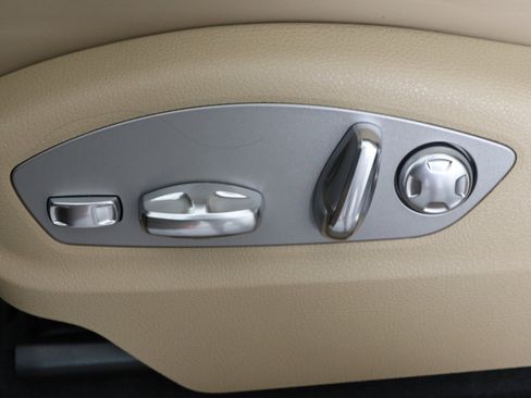 Used 2025 Porsche Macan image 23