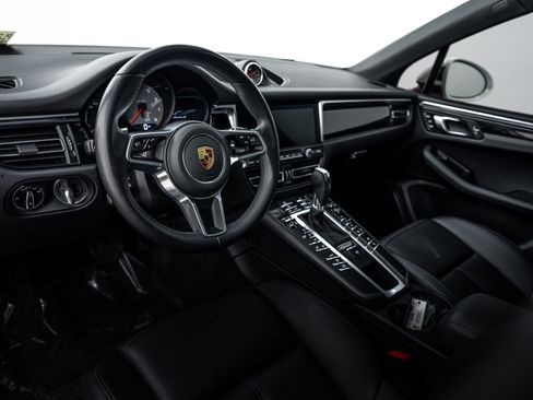 Certified 2021 Porsche Macan S image 4
