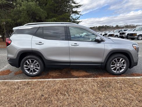 Certified 2023 GMC Terrain SLT image 5