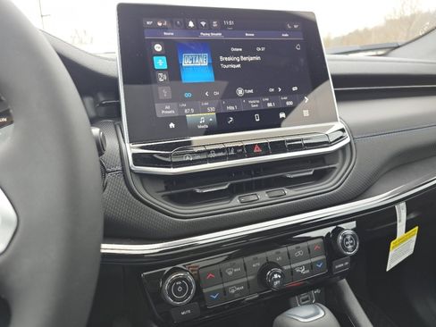 New 2026 Jeep Compass Latitude image 17