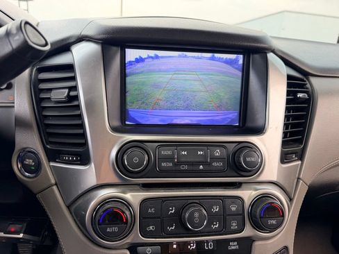 Used 2019 Chevrolet Suburban LT AWD/4WD image 17