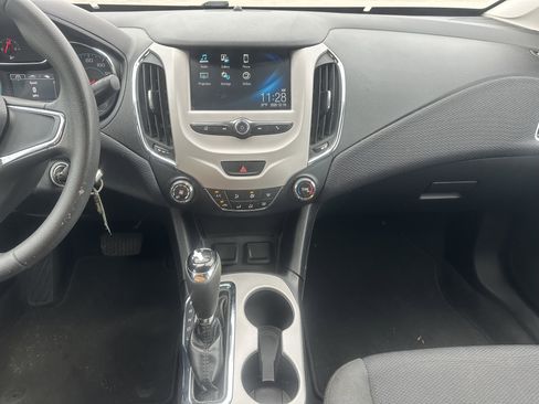 Used 2018 Chevrolet Cruze LS image 17