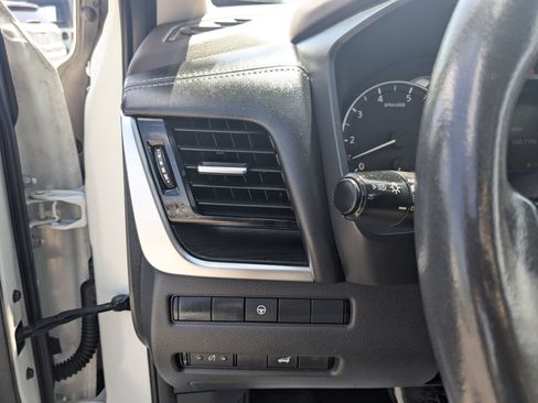 Used 2021 Nissan Rogue SL w/ Premium Package FWD image 16